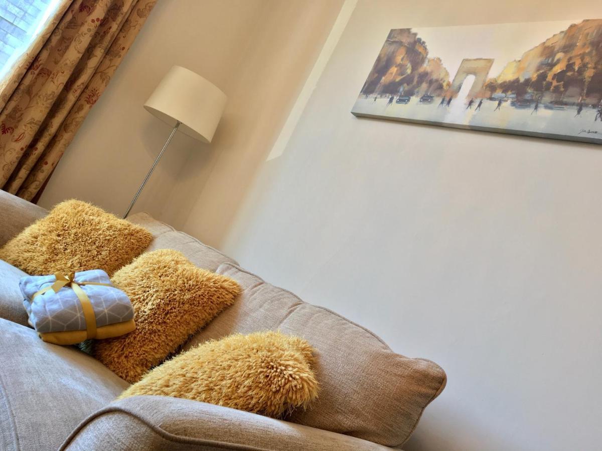 Cosy 2 Bedroom Central Apartment - Free Parking, Free Wifi Aberdeen Exterior photo